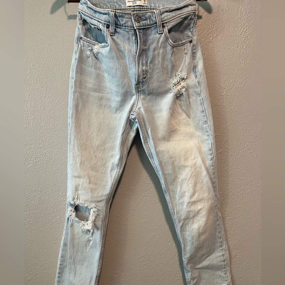 Abercrombie & Fitch - The High Rise Mom Jeans - Size 26/2 Long